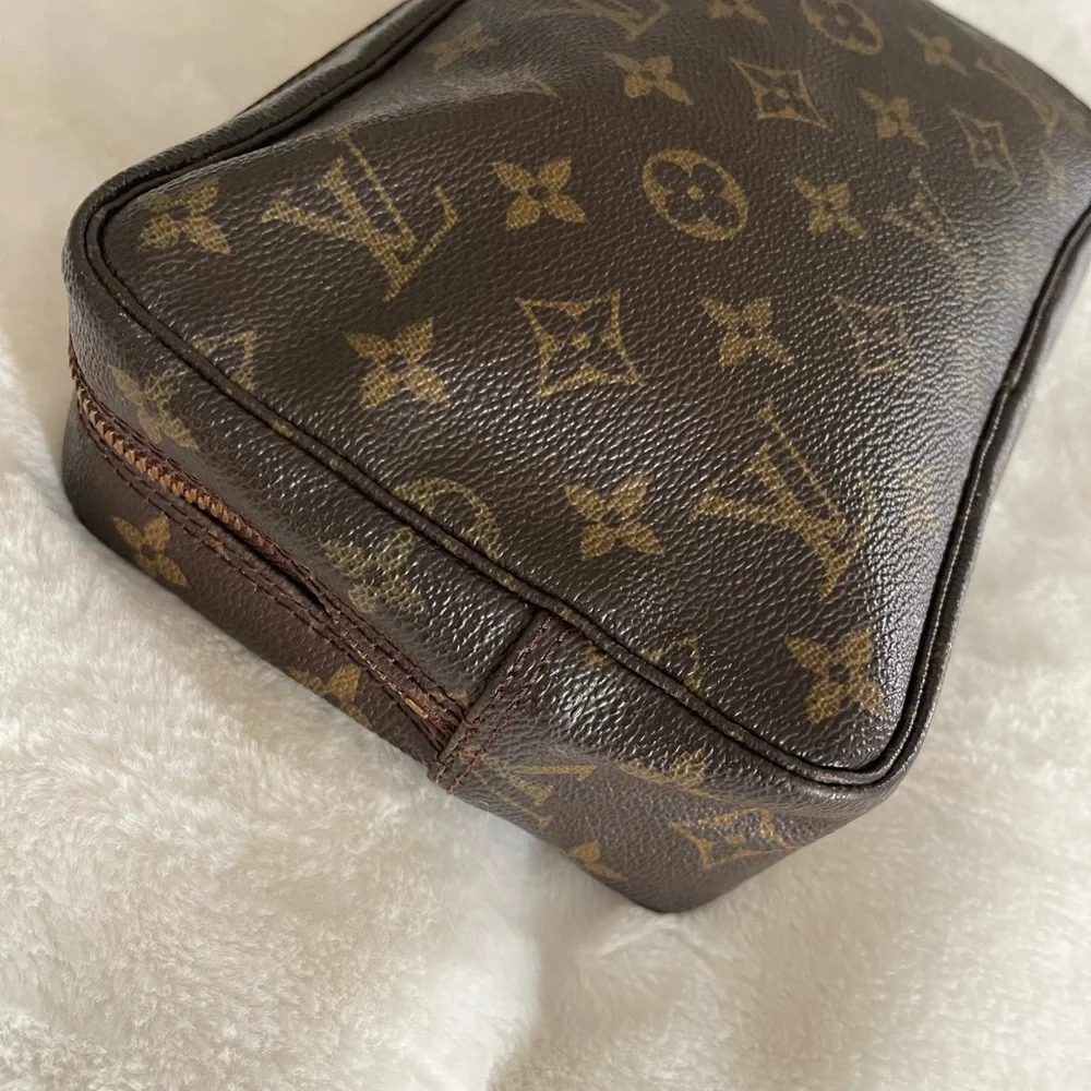 Louis Vuitton Cosmetic Toiletry Monogram Bag - Picture 2 of 10